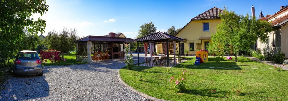 Property building, Spring, Day, Natural landscape, Garden, Garden view