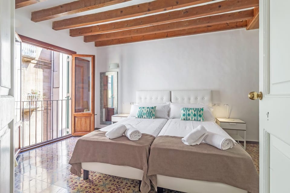 Bed, Coffee/tea facilities, Photo of the whole room, Bedroom, towels