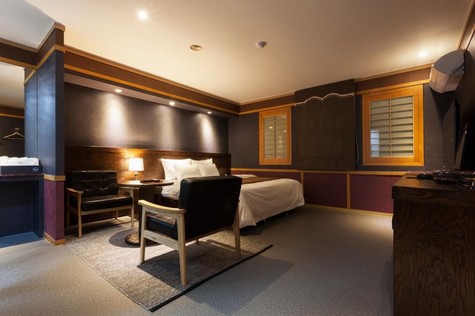 TV and multimedia, Coffee/tea facilities, Seating area, Dining area, Bedroom