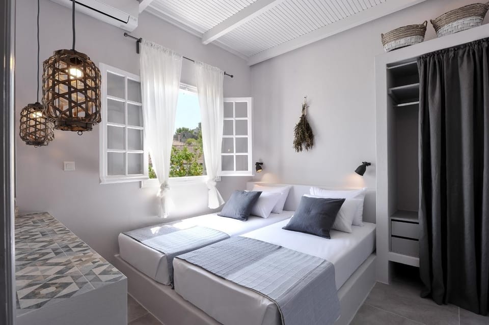 Bed, Photo of the whole room