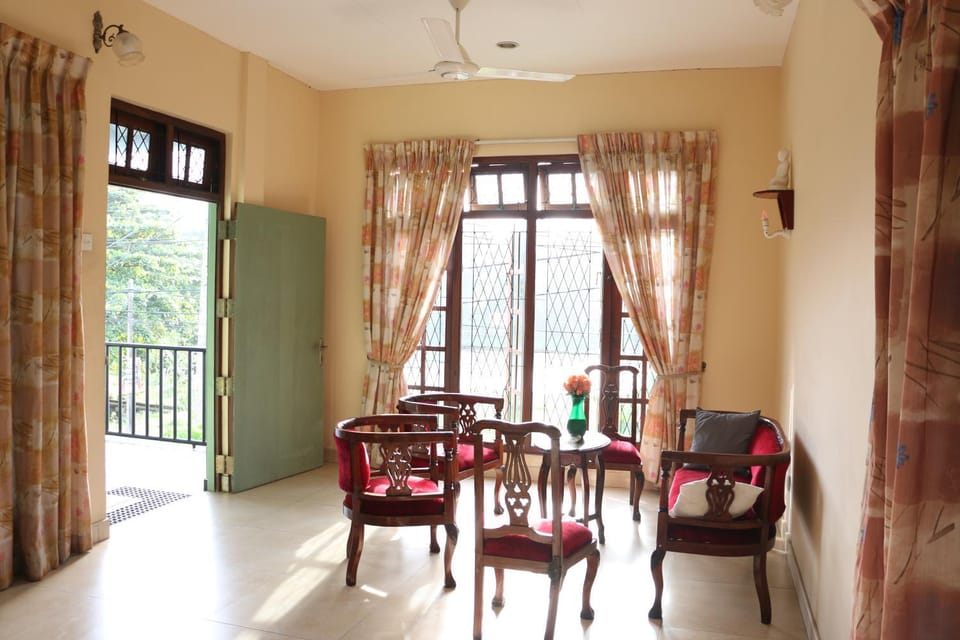 Day, Living room, Seating area