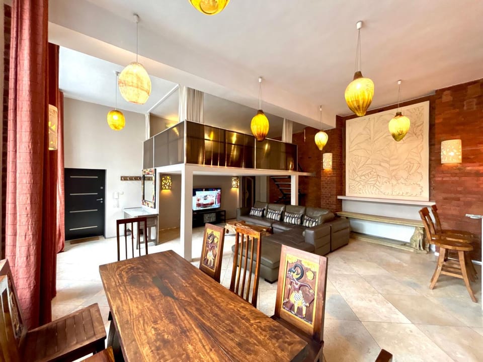 Living room, Seating area, Dining area, air conditioner