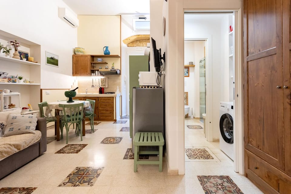 Kitchen or kitchenette, Living room, Photo of the whole room, Seating area, washing machine, air conditioner