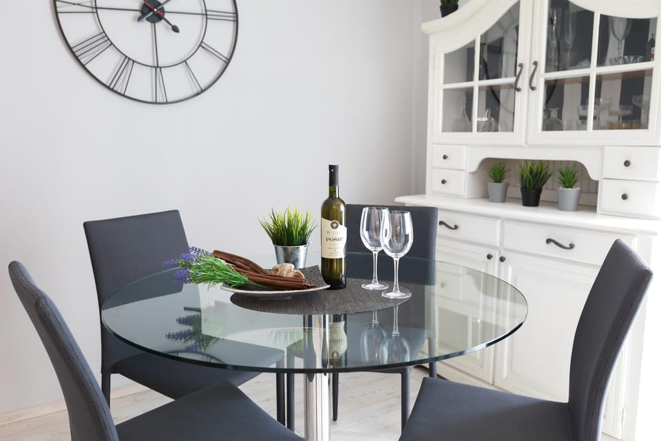 Kitchen or kitchenette, Decorative detail, Drinks