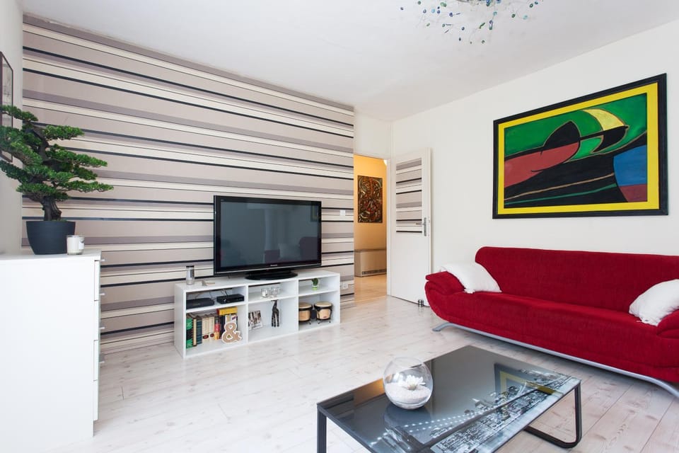 Communal lounge/ TV room, TV and multimedia, Living room, Seating area