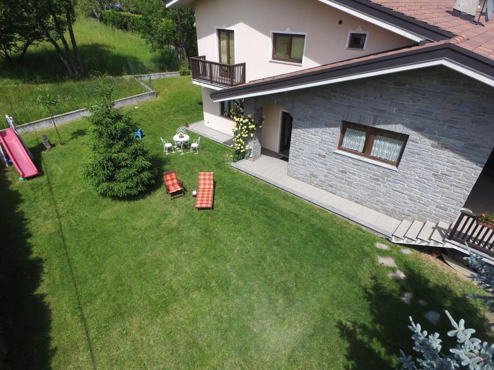 Le Joli Rosier Bed and Breakfast in Aosta Valley, Italy