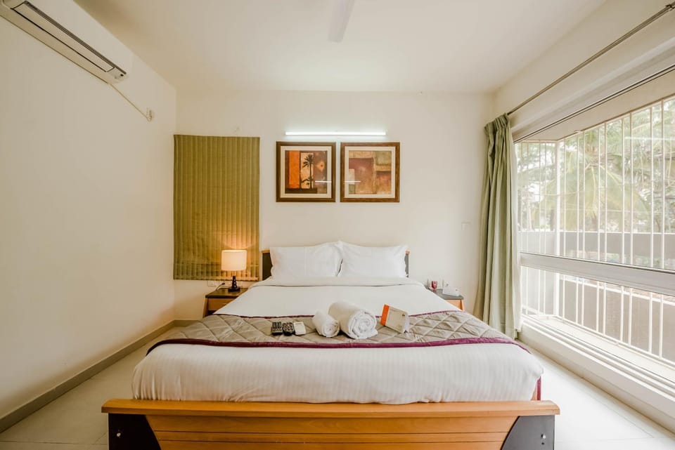 Bed, Photo of the whole room, Bedroom, towels, air conditioner