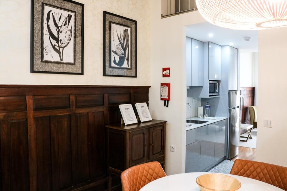 Kitchen or kitchenette, Seating area, Bedroom