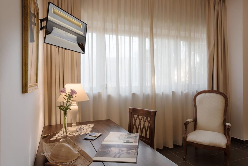 TV and multimedia, Seating area, hair dresser