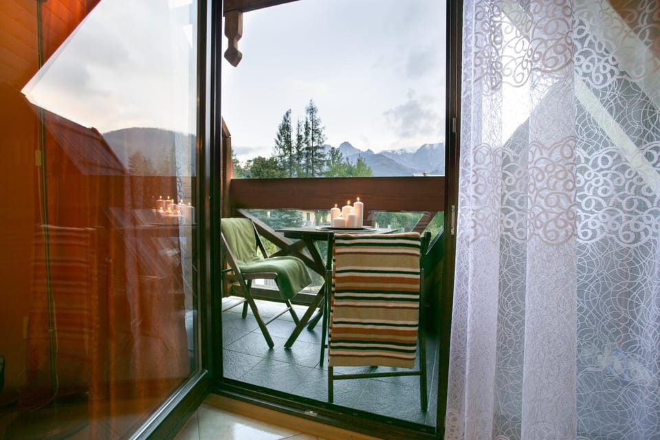 Balcony/Terrace, Seating area, Mountain view