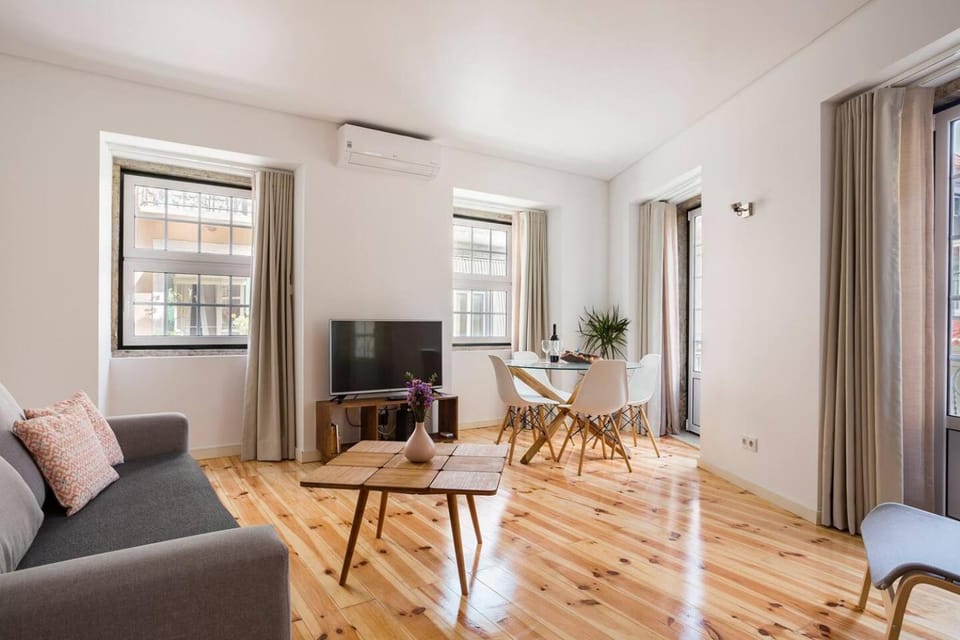 Stay in Santos Neighborhood, Lisbons Most Trendy Area Apartment in Lisbon