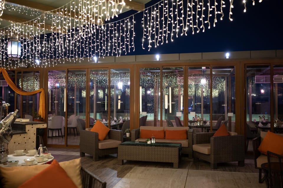 Restaurant/places to eat, Banquet/Function facilities