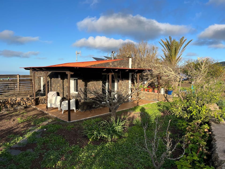 Dos Violetas House in El Hierro