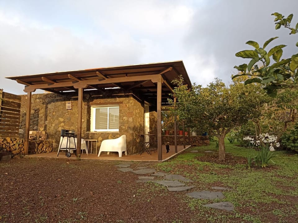 Dos Violetas House in El Hierro