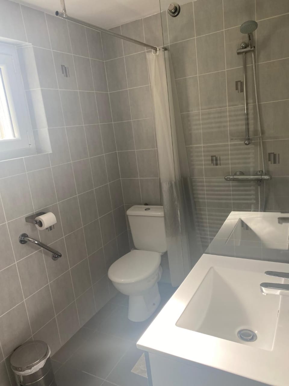 Shower, Toilet