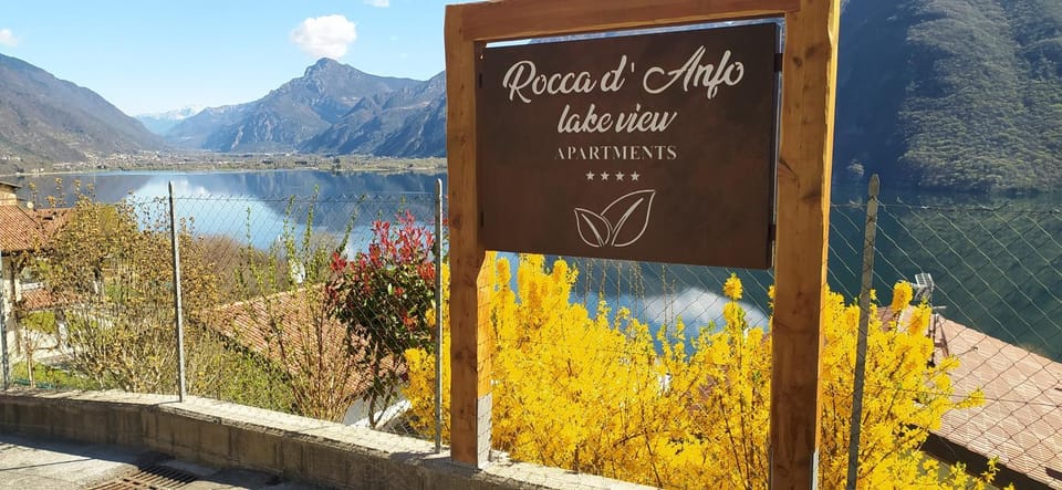 Rocca d'Anfo B&B-Apartments Lake View Apartment in Idro