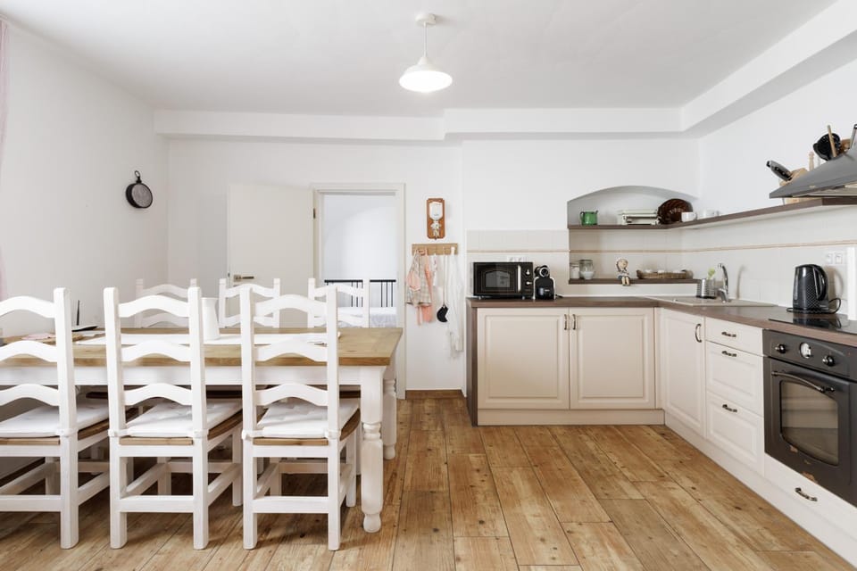 Dining area, kitchen