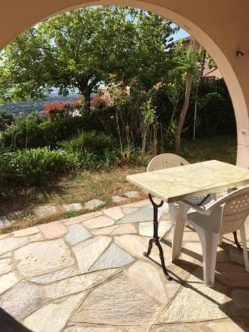 Rez de Villa Vue Mer Panoramique Apartment in Corsica