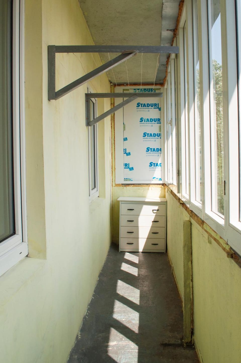 Balcony/Terrace, Street view, dryer