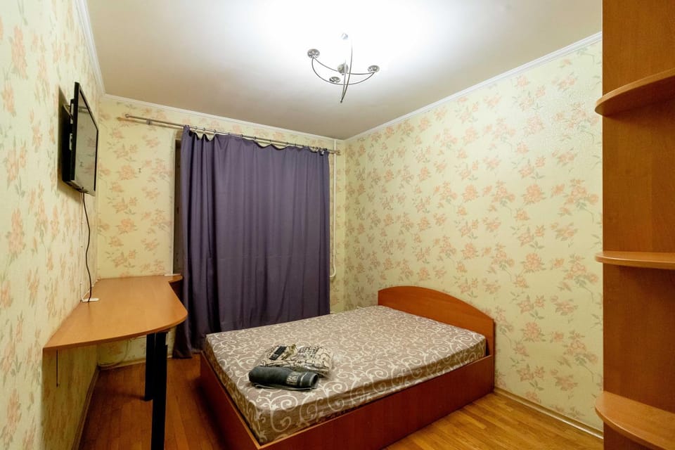 Bed, TV and multimedia, Bedroom