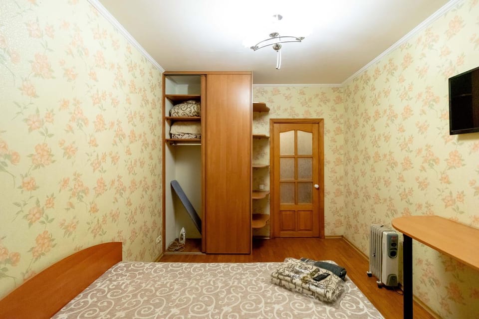 Bed, TV and multimedia, Bedroom, furniture, furniture, internet, internet, towels, wardrobe