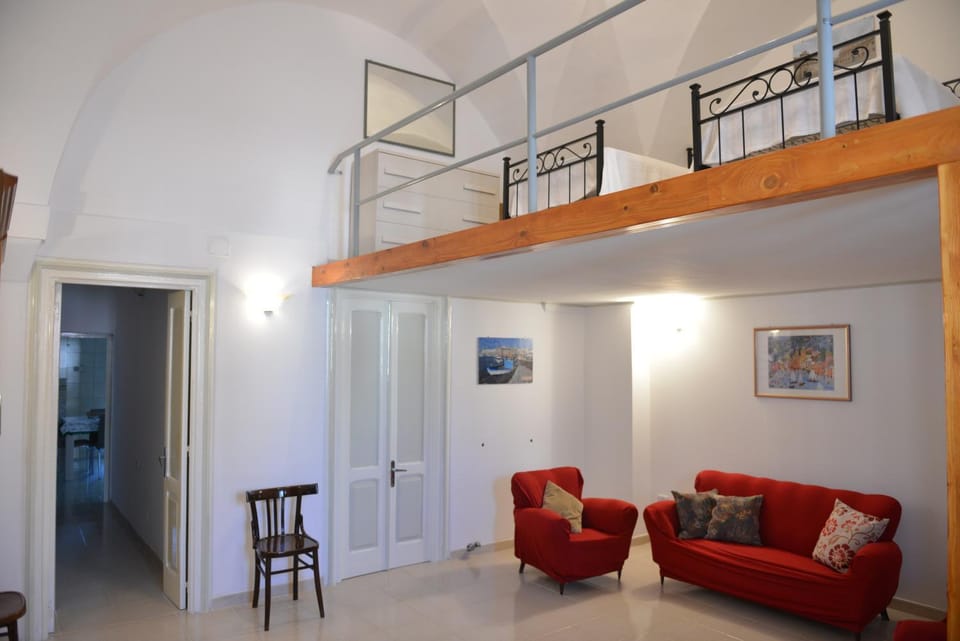 Living room, Photo of the whole room