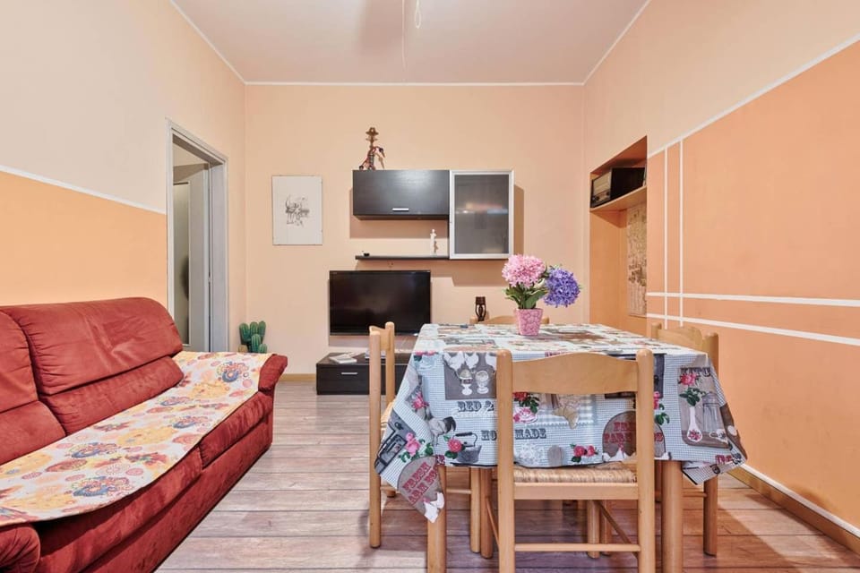 Communal lounge/ TV room, Game Room, TV and multimedia, Living room, Dining area