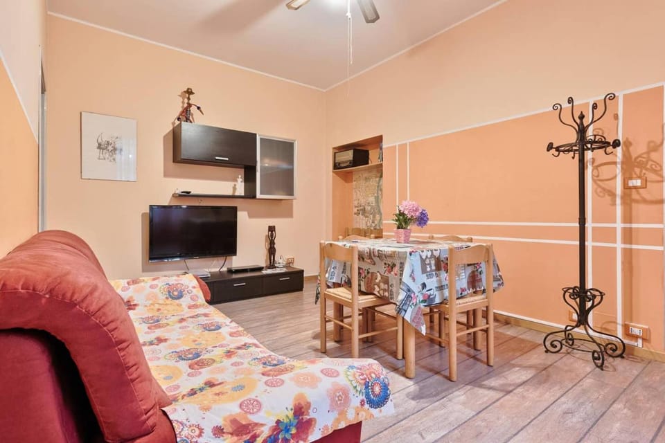 Communal lounge/ TV room, Communal lounge/ TV room, Game Room, Living room, Dining area
