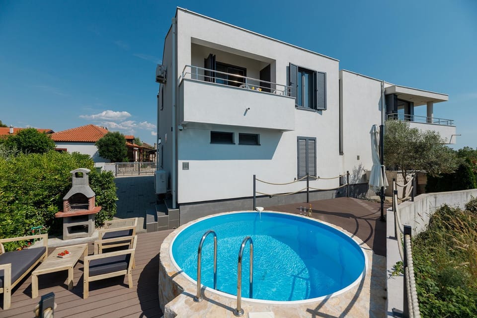 Property building, Swimming pool, Swimming pool