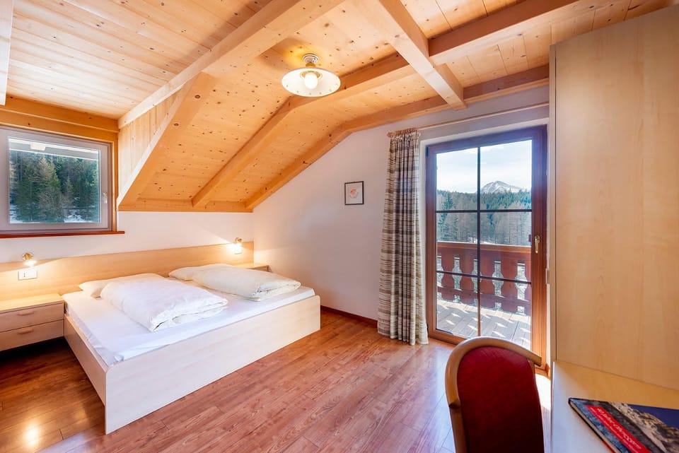 Balcony/Terrace, Photo of the whole room, Mountain view