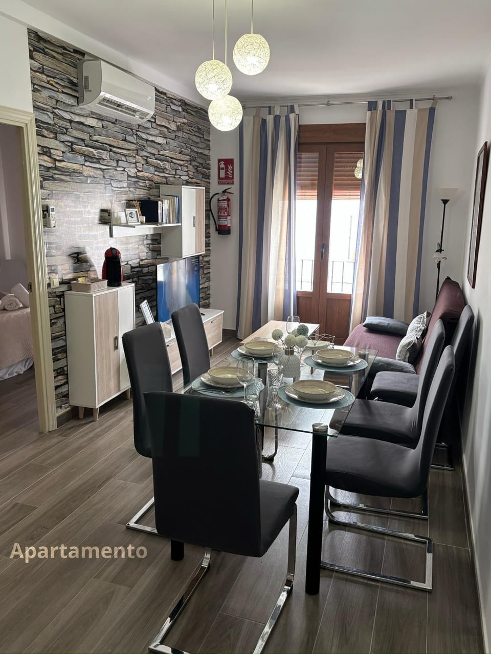 Seating area, Dining area