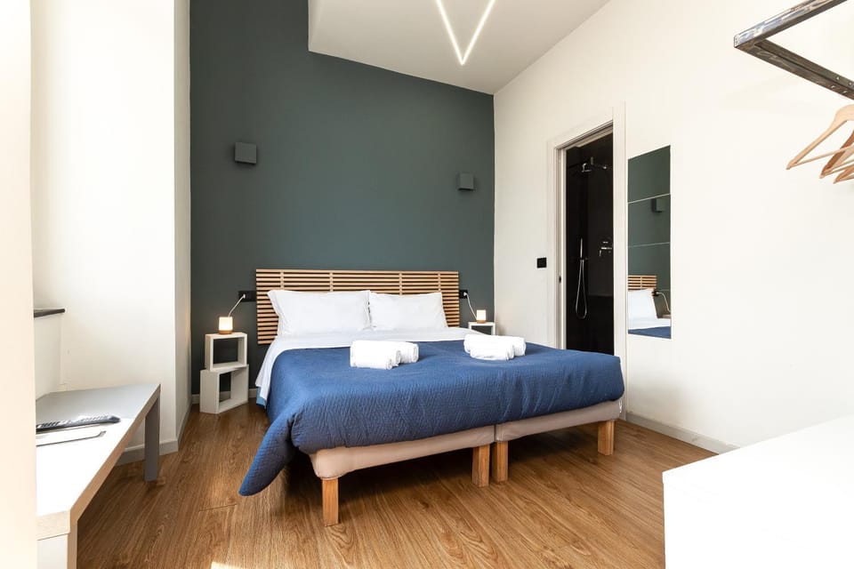 Photo of the whole room, Bedroom