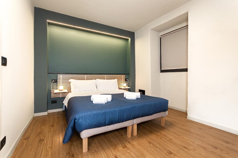 Photo of the whole room, Bedroom