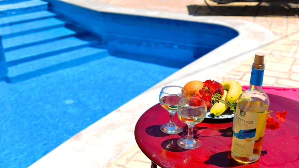 Shower, Garden, Seating area, Swimming pool