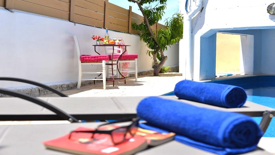 Seating area, Swimming pool