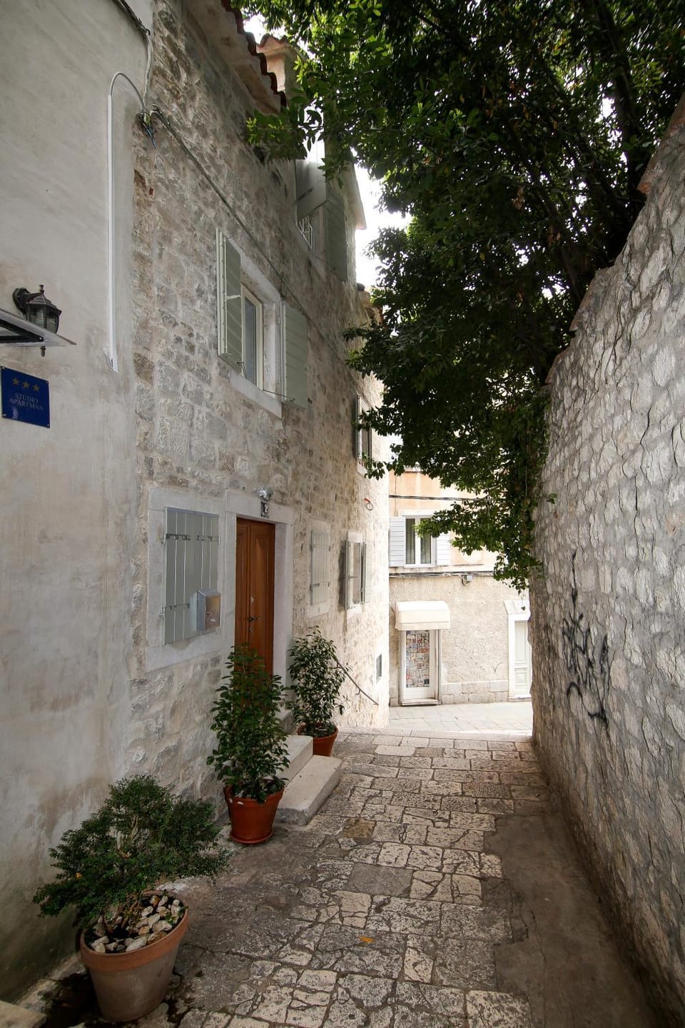 Facade/entrance
