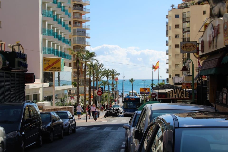 Nearby landmark, Restaurant/places to eat, Off site, Day, Neighbourhood, Natural landscape, Summer, View (from property/room), Balcony/Terrace, Beach, On site, City view, Sea view, Street view, Area and facilities, Supermarket/grocery shop, Shopping Area, Swimming pool, Swimming pool, Quiet street view