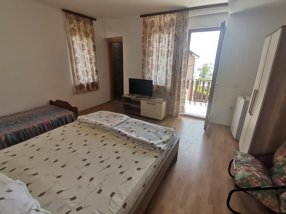 Guesthouse Zimovski Bed and Breakfast in Municipality of Ohrid, North Macedonia
