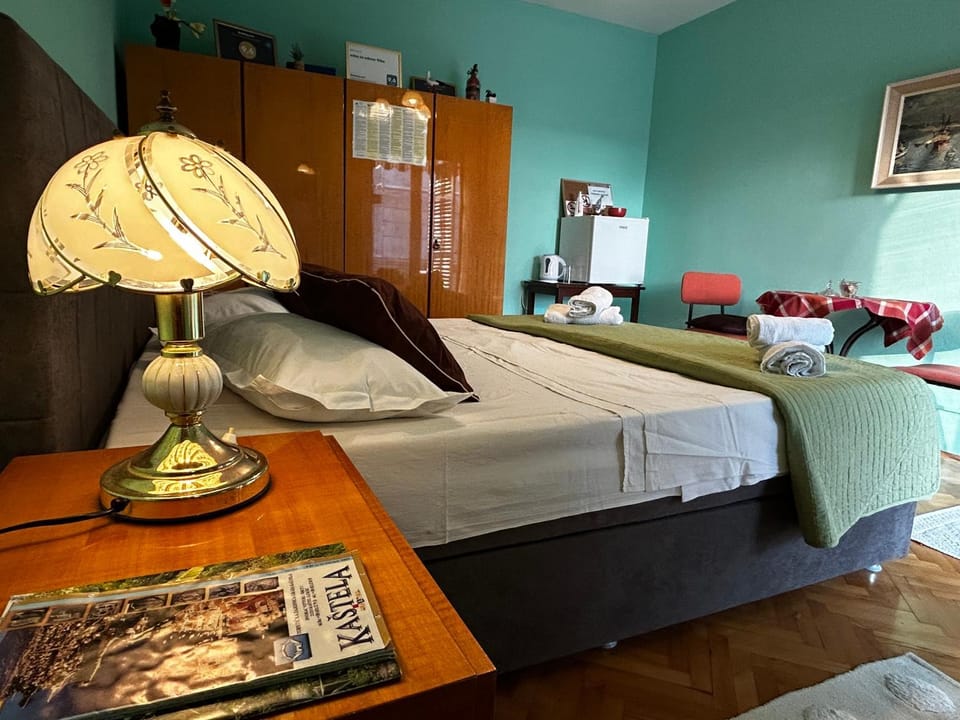 Bed, Bedroom