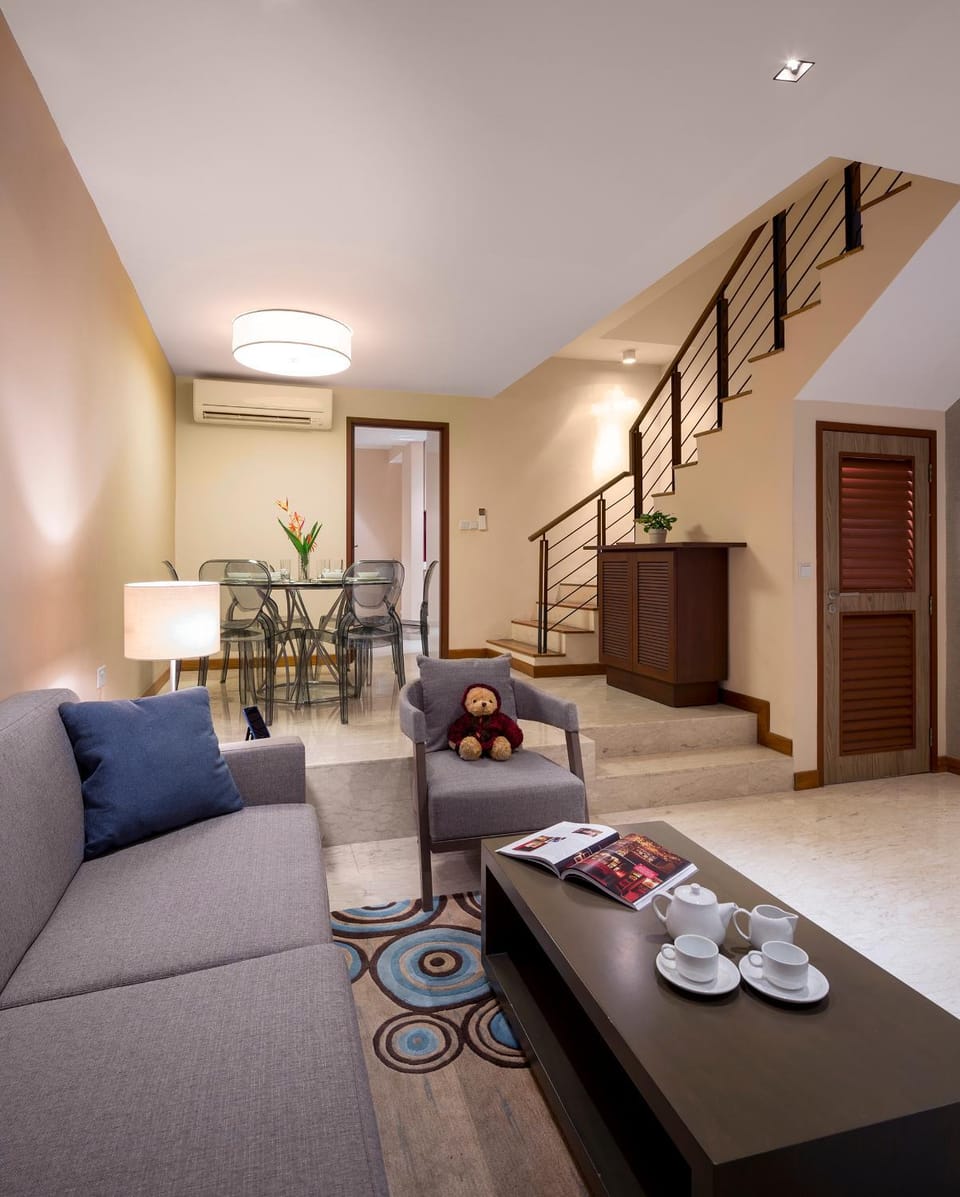TV and multimedia, Kitchen or kitchenette, Living room, Seating area, Dining area