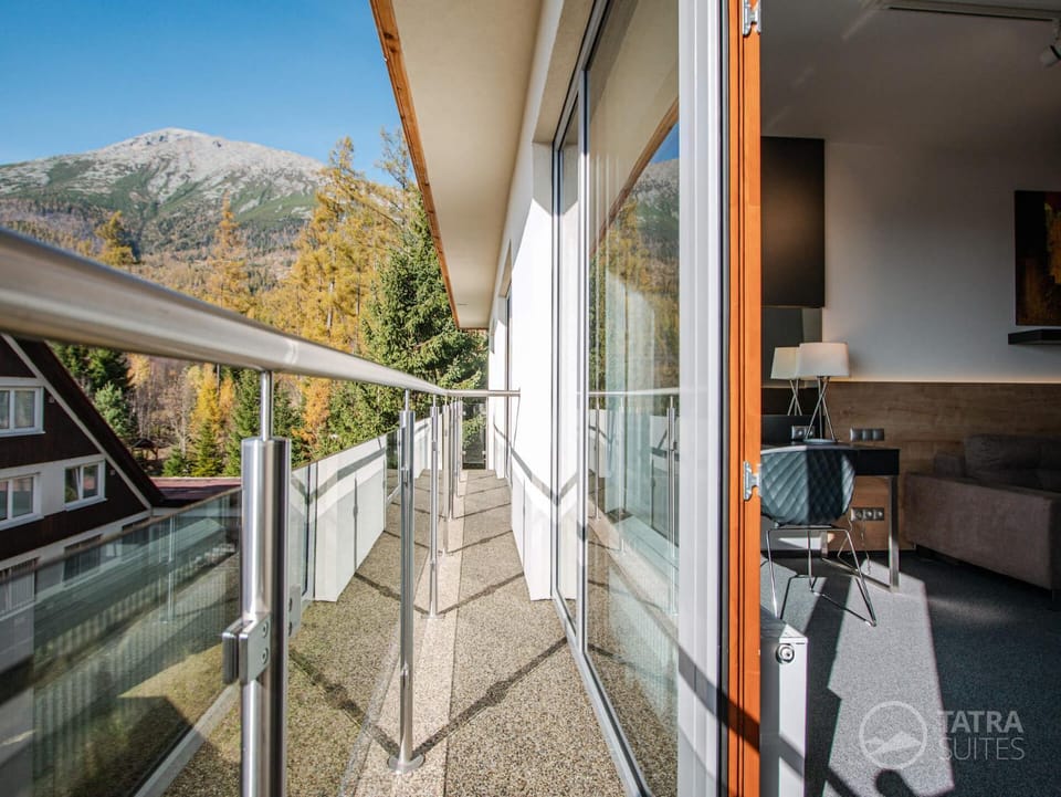 Balcony/Terrace, Mountain view