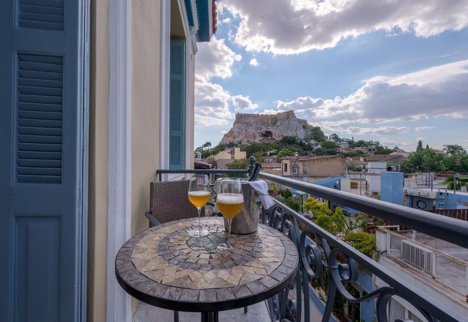 Nearby landmark, Neighbourhood, On site, Landmark view