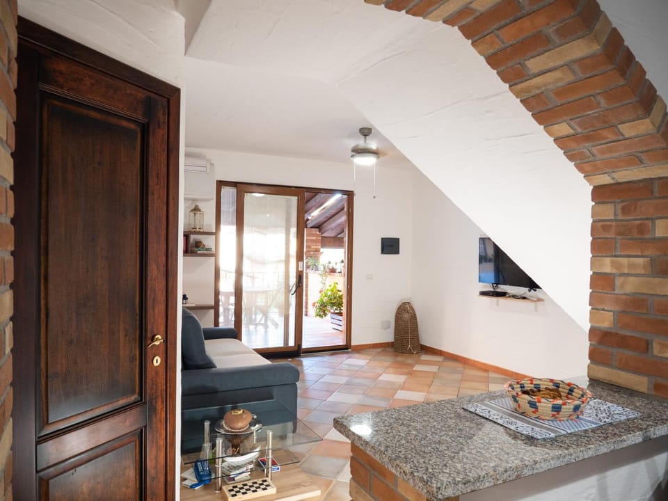 Facade/entrance, Food close-up, TV and multimedia, Balcony/Terrace, Kitchen or kitchenette, Living room, Other, Decorative detail, Seating area, Dining area, Breakfast