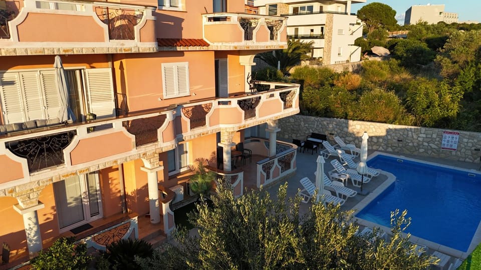 Property building, Swimming pool