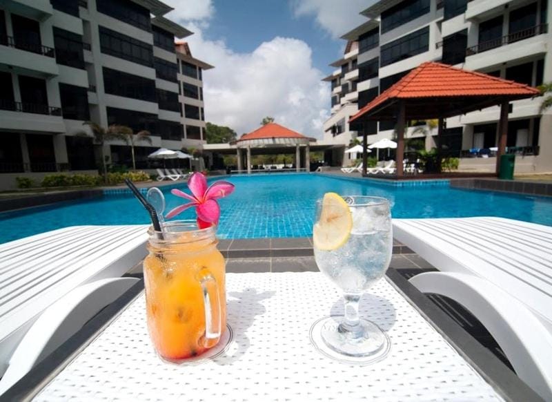 Food and drinks, Pool view, Swimming pool, Drinks, sunbed