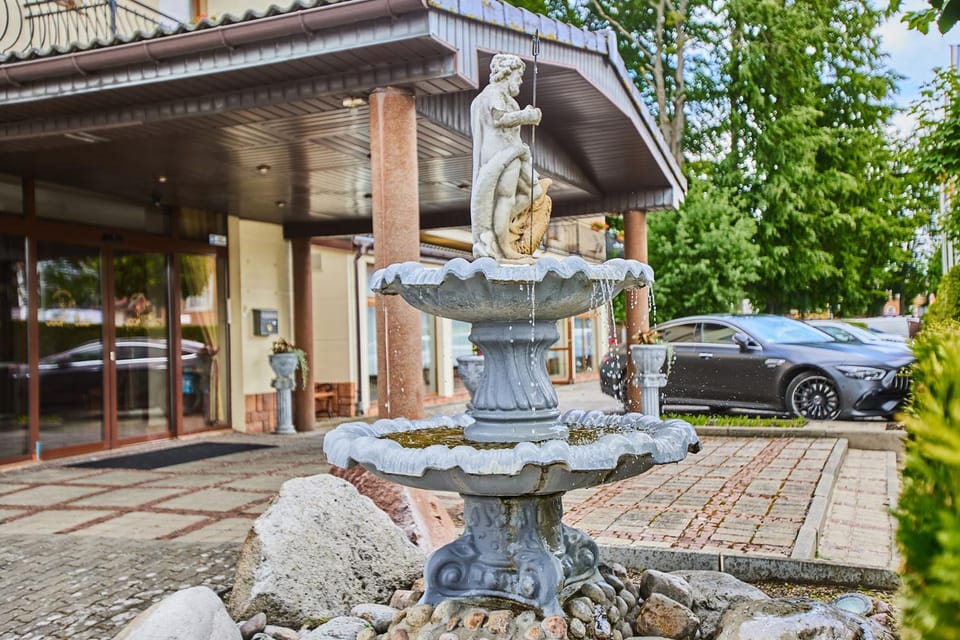 Property building, Inner courtyard view, Parking