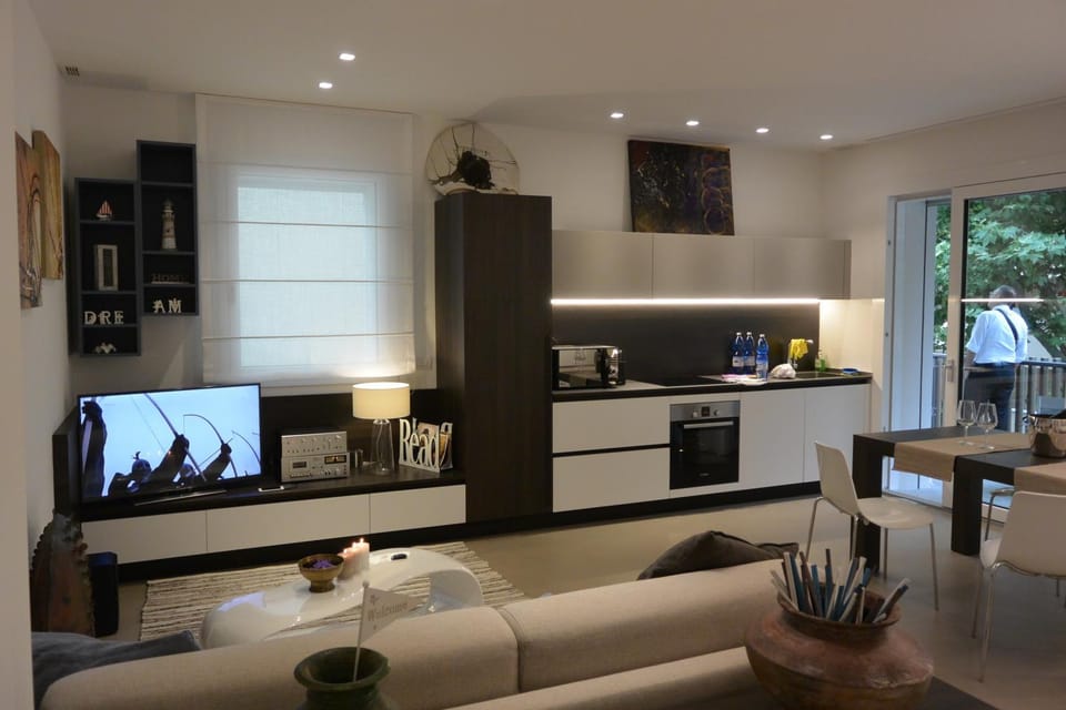 TV and multimedia, Living room, Dining area