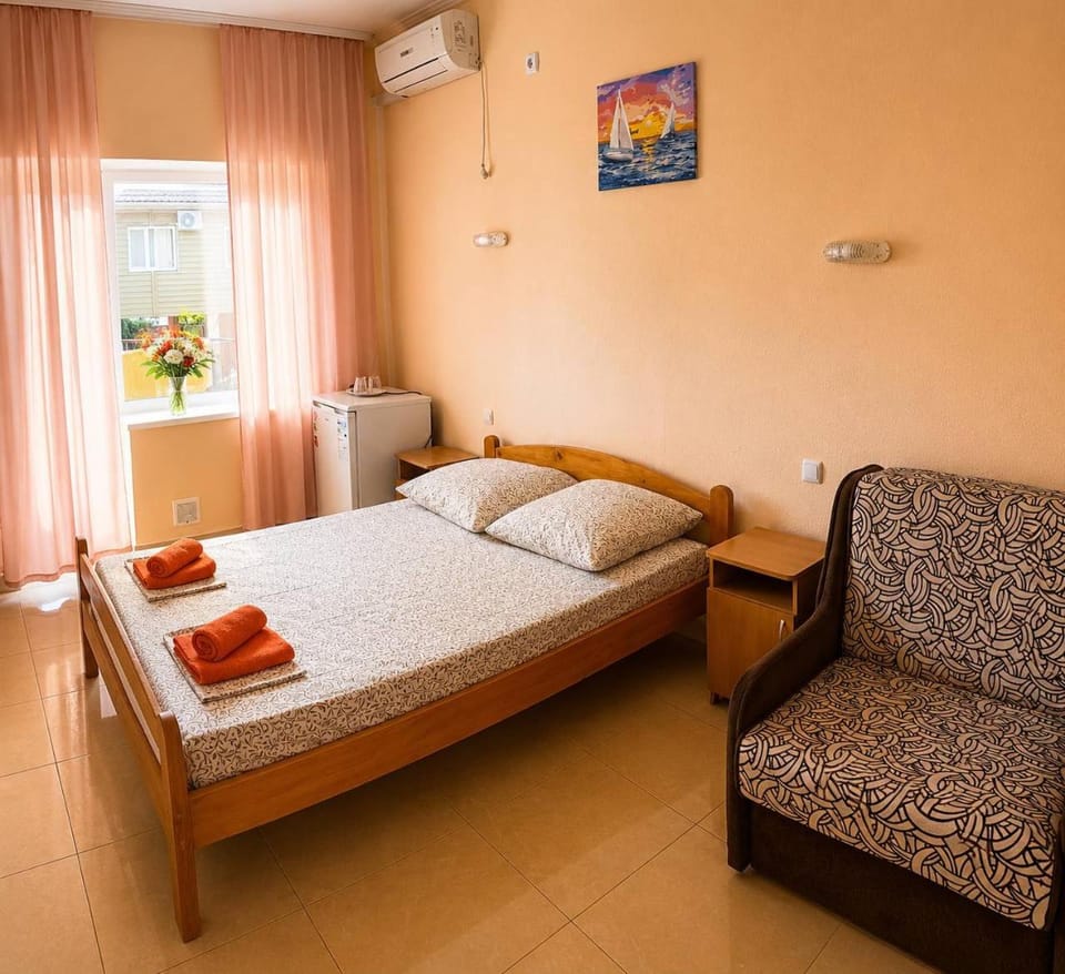 Bed, Bedroom, towels, air conditioner