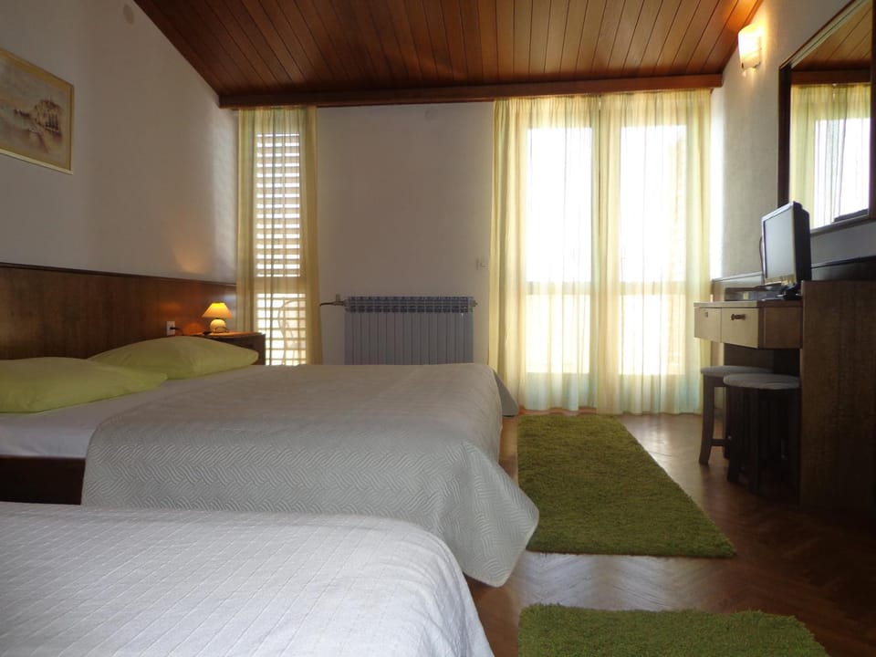 Guesthouse Matko Bed and Breakfast in Brela