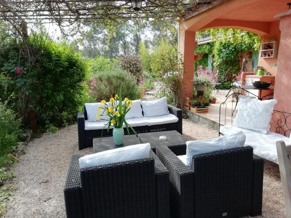 Chambre d'Hôte Les coronilles Bed and Breakfast in French Riviera